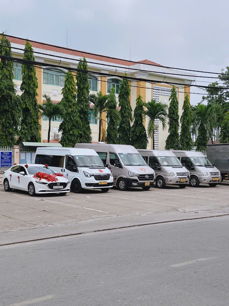 thuê xe du lịch TPHCM giá rẻ